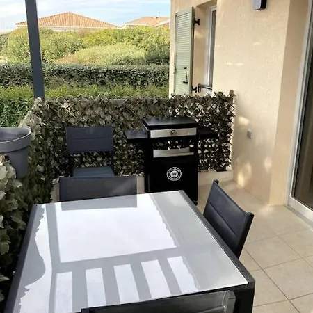 Frejus, T2 Piscine Apartment *